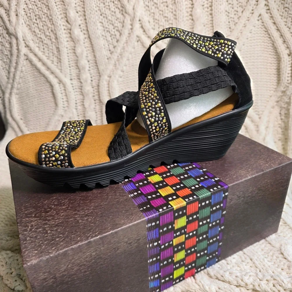 Bernie Mev Luscious Wedge Sandals Black Gold Studded Strappy Womens 41 10 NEW